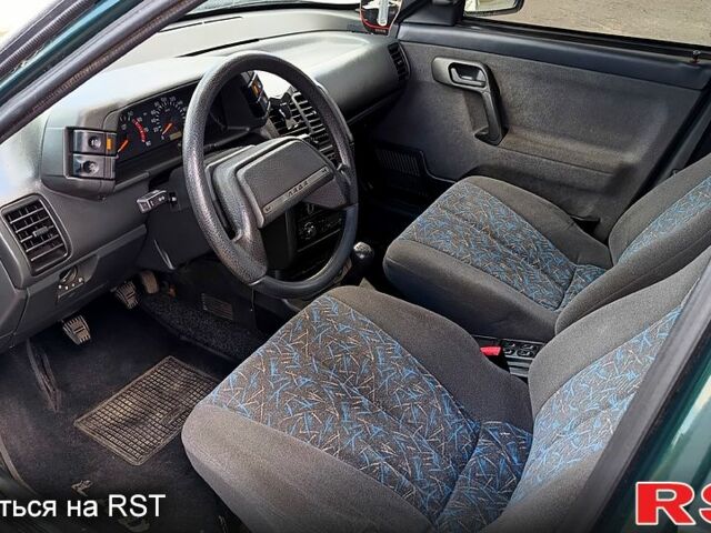 Зеленый ВАЗ 2110, объемом двигателя 1.5 л и пробегом 256 тыс. км за 1400 $, фото 4 на Automoto.ua