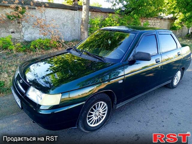 Зеленый ВАЗ 2110, объемом двигателя 1.5 л и пробегом 180 тыс. км за 2100 $, фото 2 на Automoto.ua