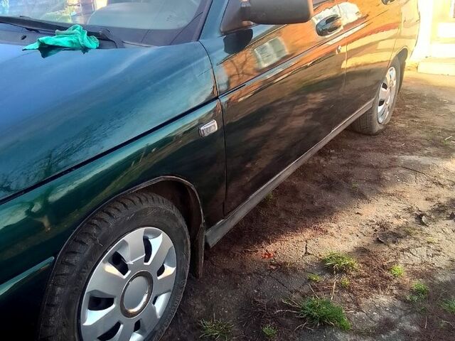 Зеленый ВАЗ 2110, объемом двигателя 1.5 л и пробегом 255 тыс. км за 2100 $, фото 2 на Automoto.ua