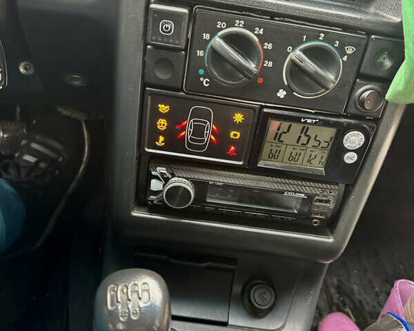 Зелений ВАЗ 2110, об'ємом двигуна 1.6 л та пробігом 200 тис. км за 1999 $, фото 14 на Automoto.ua