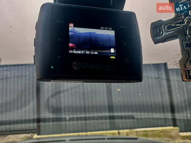 Зелений ВАЗ 2110, об'ємом двигуна 1.6 л та пробігом 200 тис. км за 1999 $, фото 13 на Automoto.ua