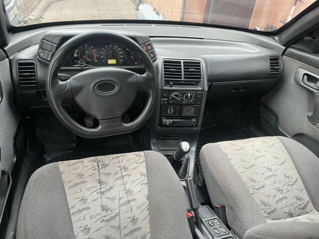 Зеленый ВАЗ 2110, объемом двигателя 1.6 л и пробегом 232 тыс. км за 1800 $, фото 5 на Automoto.ua