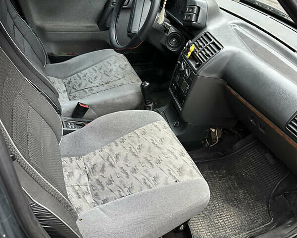 Зеленый ВАЗ 2110, объемом двигателя 1.6 л и пробегом 365 тыс. км за 1500 $, фото 5 на Automoto.ua