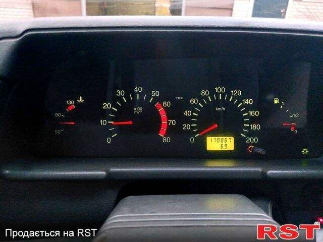 Зеленый ВАЗ 2110, объемом двигателя 1.6 л и пробегом 170 тыс. км за 2000 $, фото 7 на Automoto.ua