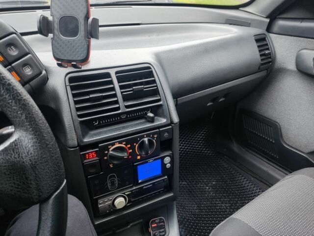 Зеленый ВАЗ 2110, объемом двигателя 1.6 л и пробегом 303 тыс. км за 1419 $, фото 6 на Automoto.ua