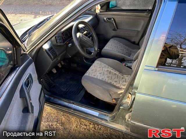 Зеленый ВАЗ 2110, объемом двигателя 1.6 л и пробегом 270 тыс. км за 1250 $, фото 4 на Automoto.ua
