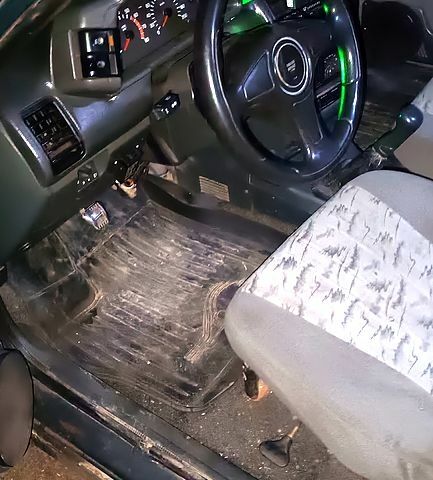 Зеленый ВАЗ 2110, объемом двигателя 1.6 л и пробегом 360 тыс. км за 2200 $, фото 3 на Automoto.ua