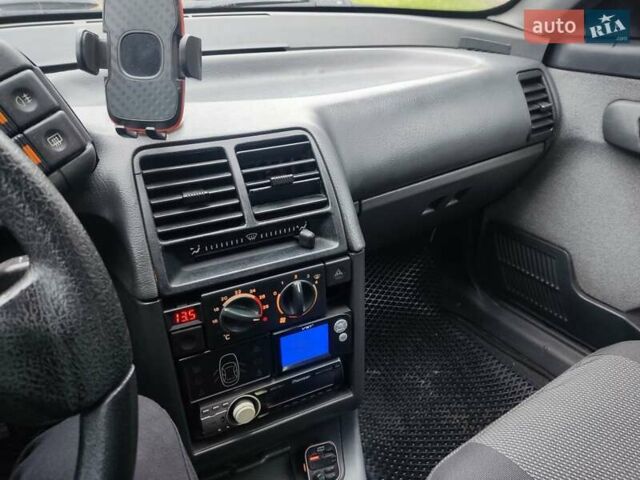 Зеленый ВАЗ 2110, объемом двигателя 1.6 л и пробегом 304 тыс. км за 1416 $, фото 4 на Automoto.ua