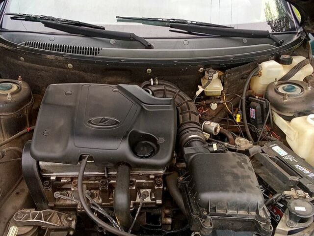 Зелений ВАЗ 2110, об'ємом двигуна 1.6 л та пробігом 273 тис. км за 1500 $, фото 4 на Automoto.ua