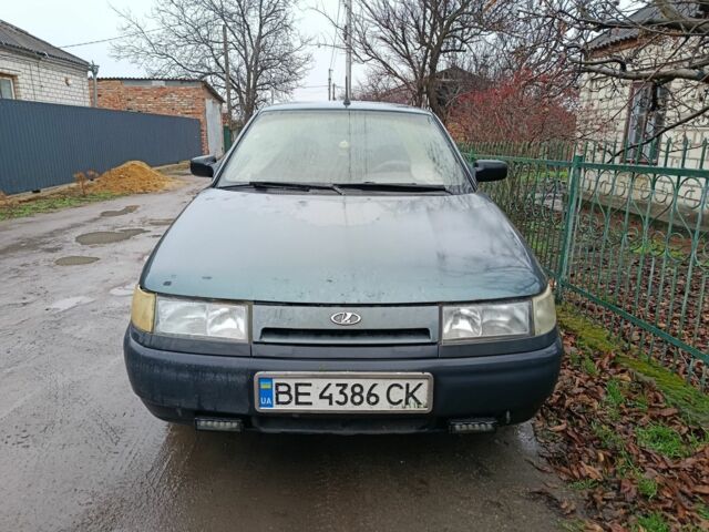 Зеленый ВАЗ 2110, объемом двигателя 1.6 л и пробегом 300 тыс. км за 1350 $, фото 1 на Automoto.ua