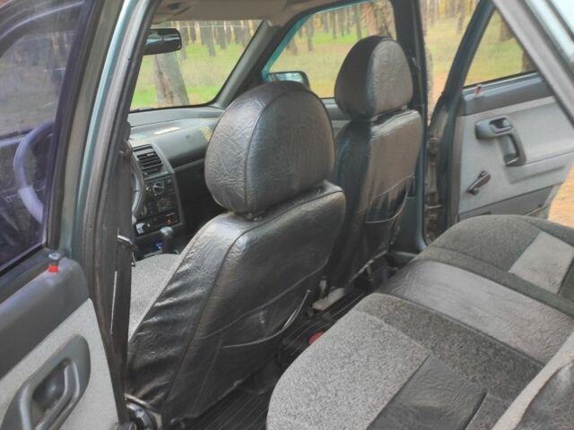 Зелений ВАЗ 2110, об'ємом двигуна 1.6 л та пробігом 160 тис. км за 2500 $, фото 4 на Automoto.ua