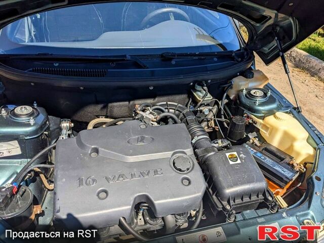 Зеленый ВАЗ 2110, объемом двигателя 1.6 л и пробегом 190 тыс. км за 2000 $, фото 4 на Automoto.ua