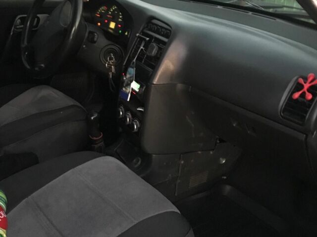 Зеленый ВАЗ 2110, объемом двигателя 1.6 л и пробегом 170 тыс. км за 2800 $, фото 4 на Automoto.ua