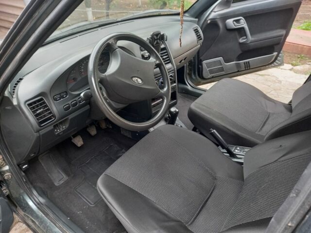 Зелений ВАЗ 2110, об'ємом двигуна 1.6 л та пробігом 104 тис. км за 3500 $, фото 5 на Automoto.ua
