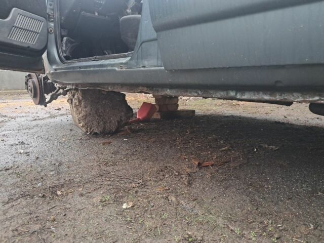 Зеленый ВАЗ 2110, объемом двигателя 1.6 л и пробегом 200 тыс. км за 1750 $, фото 3 на Automoto.ua