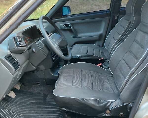 Бежевый ВАЗ 2111, объемом двигателя 1.6 л и пробегом 225 тыс. км за 2100 $, фото 18 на Automoto.ua