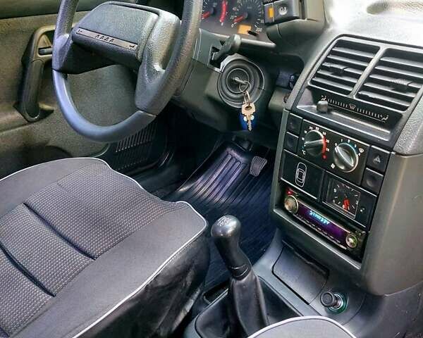 Бежевый ВАЗ 2111, объемом двигателя 1.6 л и пробегом 225 тыс. км за 2100 $, фото 23 на Automoto.ua