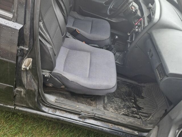 Черный ВАЗ 2111, объемом двигателя 0 л и пробегом 185 тыс. км за 1300 $, фото 2 на Automoto.ua