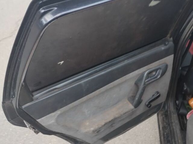 Черный ВАЗ 2111, объемом двигателя 1.6 л и пробегом 409 тыс. км за 850 $, фото 5 на Automoto.ua