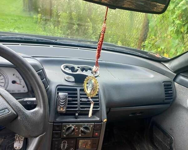 Черный ВАЗ 2111, объемом двигателя 1.6 л и пробегом 115 тыс. км за 1300 $, фото 2 на Automoto.ua