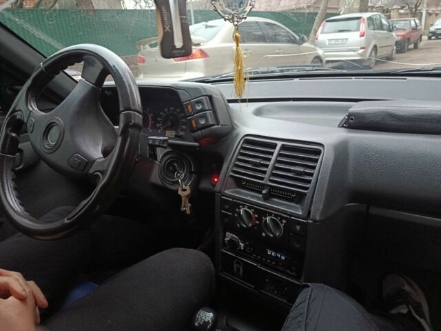 Черный ВАЗ 2111, объемом двигателя 1.6 л и пробегом 245 тыс. км за 1450 $, фото 4 на Automoto.ua