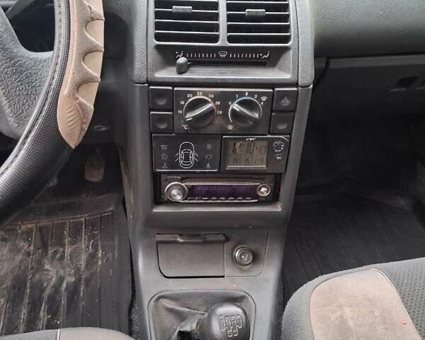 Черный ВАЗ 2111, объемом двигателя 1.6 л и пробегом 125 тыс. км за 1800 $, фото 2 на Automoto.ua