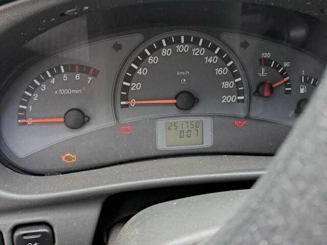 Черный ВАЗ 2111, объемом двигателя 1.5 л и пробегом 251 тыс. км за 850 $, фото 2 на Automoto.ua