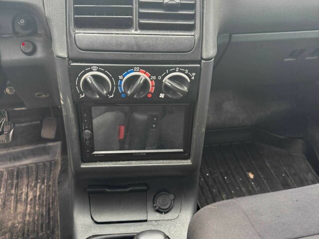 Черный ВАЗ 2111, объемом двигателя 1.5 л и пробегом 251 тыс. км за 850 $, фото 6 на Automoto.ua