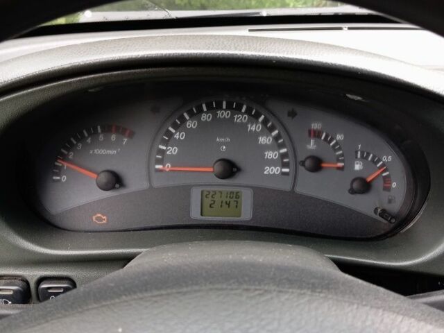 Черный ВАЗ 2111, объемом двигателя 1.6 л и пробегом 228 тыс. км за 1500 $, фото 2 на Automoto.ua