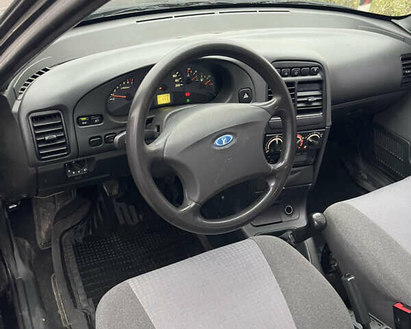 Черный ВАЗ 2111, объемом двигателя 1.5 л и пробегом 117 тыс. км за 2200 $, фото 3 на Automoto.ua