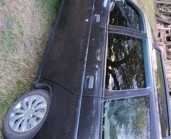 Черный ВАЗ 2111, объемом двигателя 1 л и пробегом 170 тыс. км за 1900 $, фото 1 на Automoto.ua