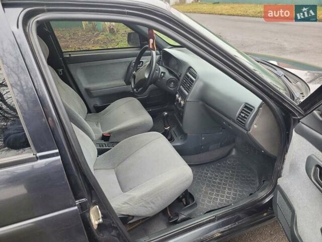 Черный ВАЗ 2111, объемом двигателя 1.6 л и пробегом 190 тыс. км за 1650 $, фото 9 на Automoto.ua