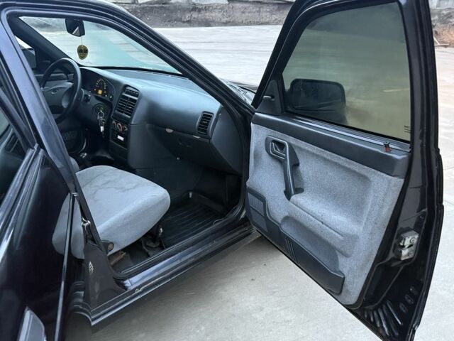 Черный ВАЗ 2111, объемом двигателя 1.6 л и пробегом 179 тыс. км за 1250 $, фото 5 на Automoto.ua