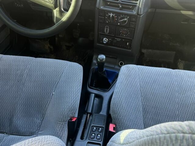 Красный ВАЗ 2111, объемом двигателя 1.6 л и пробегом 100 тыс. км за 907 $, фото 6 на Automoto.ua