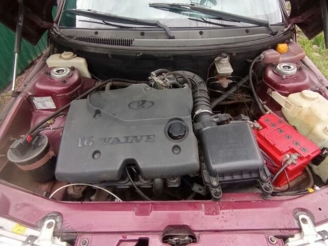 Красный ВАЗ 2111, объемом двигателя 1.6 л и пробегом 270 тыс. км за 2200 $, фото 4 на Automoto.ua