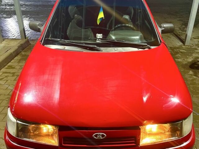 Красный ВАЗ 2111, объемом двигателя 1.6 л и пробегом 253 тыс. км за 2700 $, фото 1 на Automoto.ua