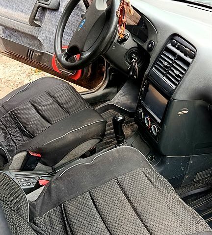 Красный ВАЗ 2111, объемом двигателя 1.6 л и пробегом 200 тыс. км за 1100 $, фото 3 на Automoto.ua