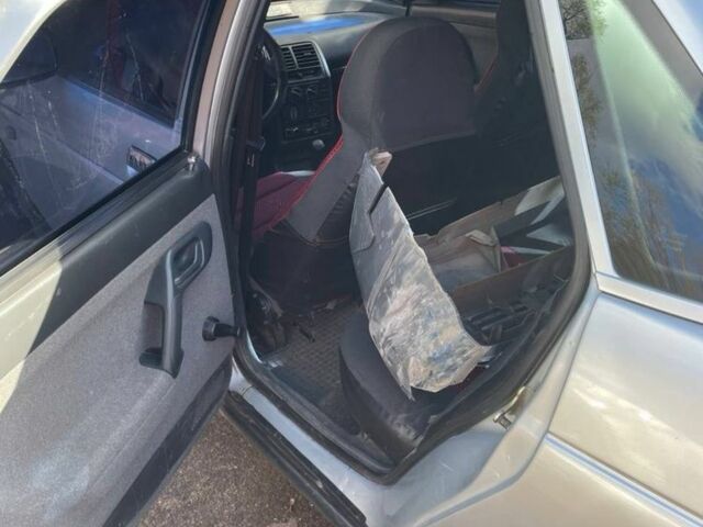 Серый ВАЗ 2111, объемом двигателя 1.5 л и пробегом 150 тыс. км за 713 $, фото 4 на Automoto.ua