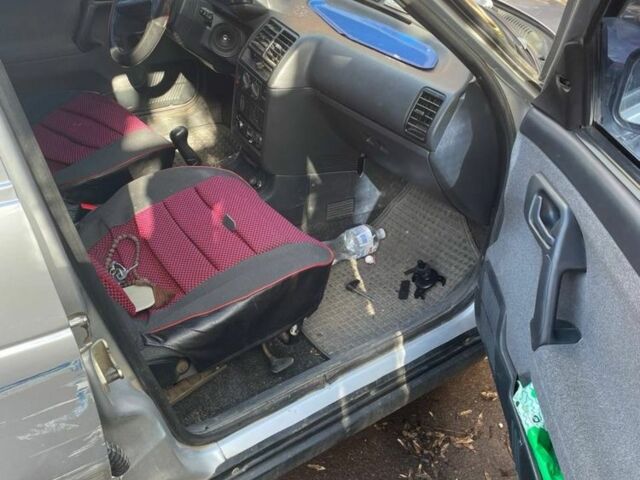 Серый ВАЗ 2111, объемом двигателя 1.5 л и пробегом 150 тыс. км за 713 $, фото 3 на Automoto.ua