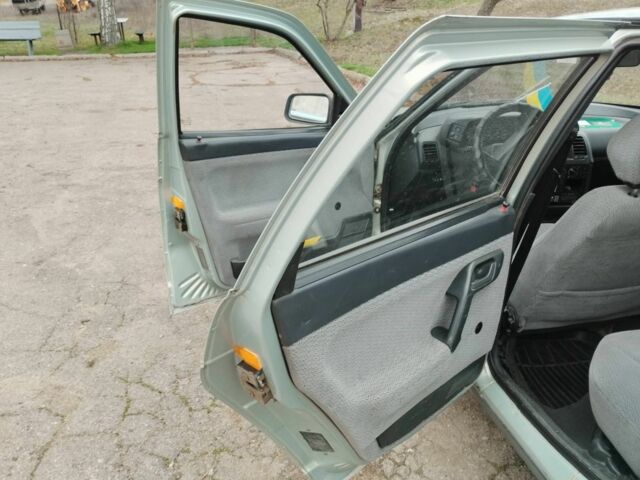 Серый ВАЗ 2111, объемом двигателя 1.5 л и пробегом 140 тыс. км за 2600 $, фото 3 на Automoto.ua