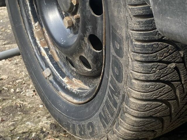 Серый ВАЗ 2111, объемом двигателя 1.5 л и пробегом 286 тыс. км за 1450 $, фото 5 на Automoto.ua