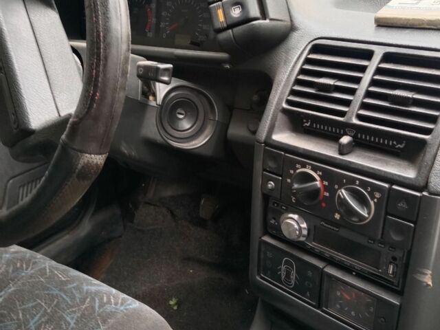 Серый ВАЗ 2111, объемом двигателя 1.5 л и пробегом 150 тыс. км за 700 $, фото 6 на Automoto.ua