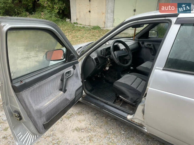 Серый ВАЗ 2111, объемом двигателя 1.5 л и пробегом 379 тыс. км за 900 $, фото 6 на Automoto.ua