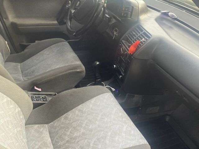 Серый ВАЗ 2111, объемом двигателя 1.5 л и пробегом 277 тыс. км за 1350 $, фото 2 на Automoto.ua