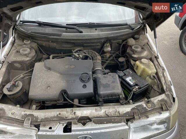 Серый ВАЗ 2111, объемом двигателя 1.6 л и пробегом 180 тыс. км за 1200 $, фото 9 на Automoto.ua