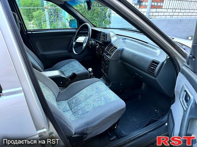 Серый ВАЗ 2111, объемом двигателя 1.6 л и пробегом 223 тыс. км за 2500 $, фото 6 на Automoto.ua