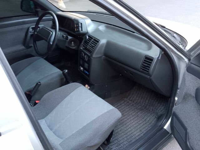 Сірий ВАЗ 2111, об'ємом двигуна 1.6 л та пробігом 111 тис. км за 3200 $, фото 6 на Automoto.ua