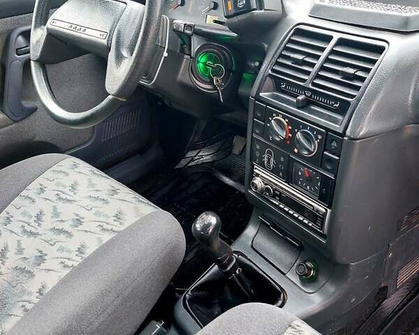 Серый ВАЗ 2111, объемом двигателя 1.6 л и пробегом 185 тыс. км за 2100 $, фото 18 на Automoto.ua