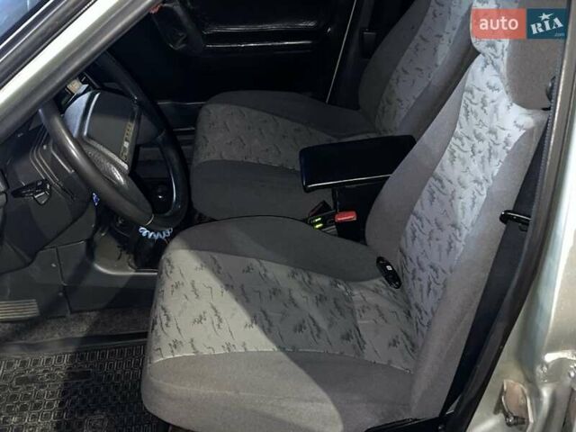 Серый ВАЗ 2111, объемом двигателя 1.6 л и пробегом 183 тыс. км за 2350 $, фото 5 на Automoto.ua