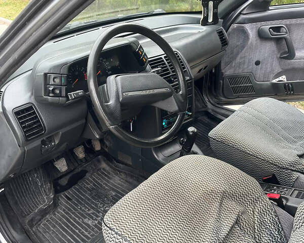 Серый ВАЗ 2111, объемом двигателя 1.6 л и пробегом 302 тыс. км за 1600 $, фото 4 на Automoto.ua